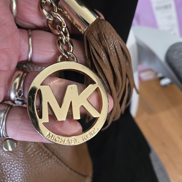 Michael Kors Smooth Leather Shoulder Bag EUC - Picture 10 of 14